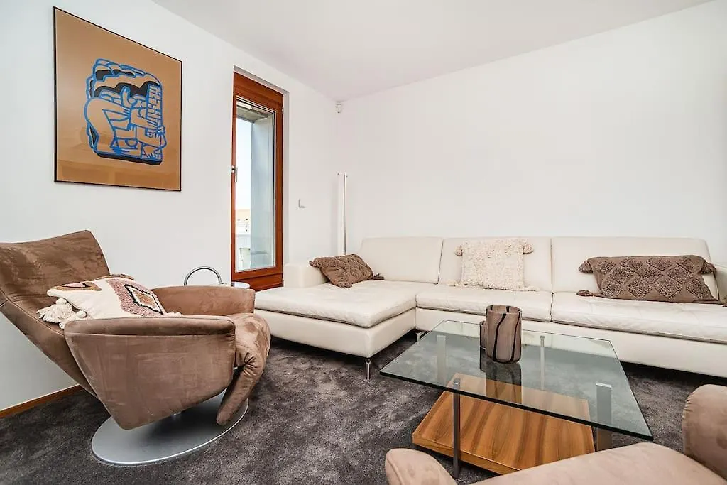 Shiny Rooftop Apart With Free Garage Prag