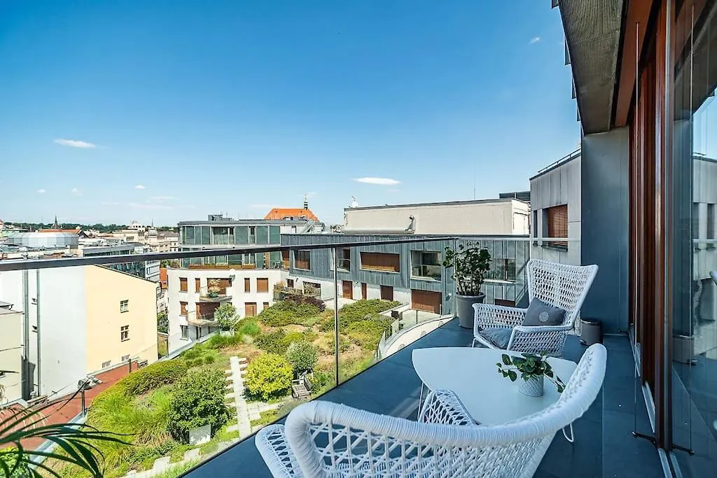 Shiny Rooftop Apart With Free Garage Prag