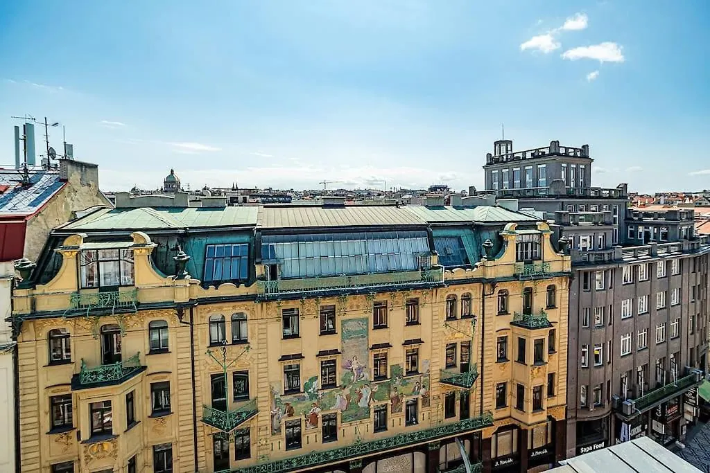 Lägenhet Shiny Rooftop Apart With Free Garage Prag