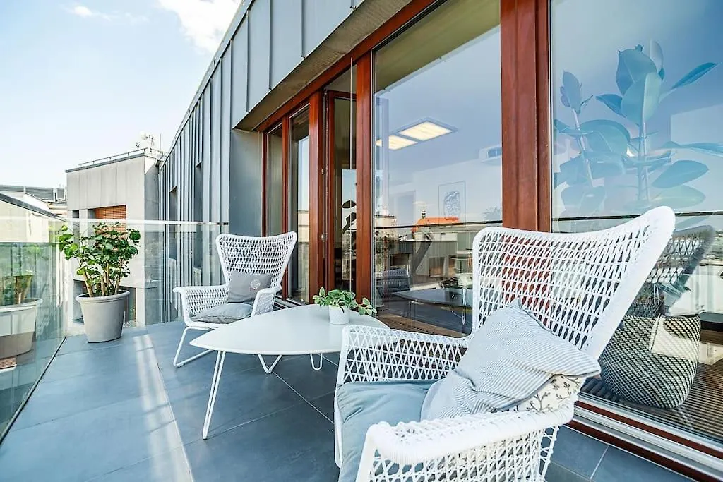 Lägenhet Shiny Rooftop Apart With Free Garage Prag Tjeckien