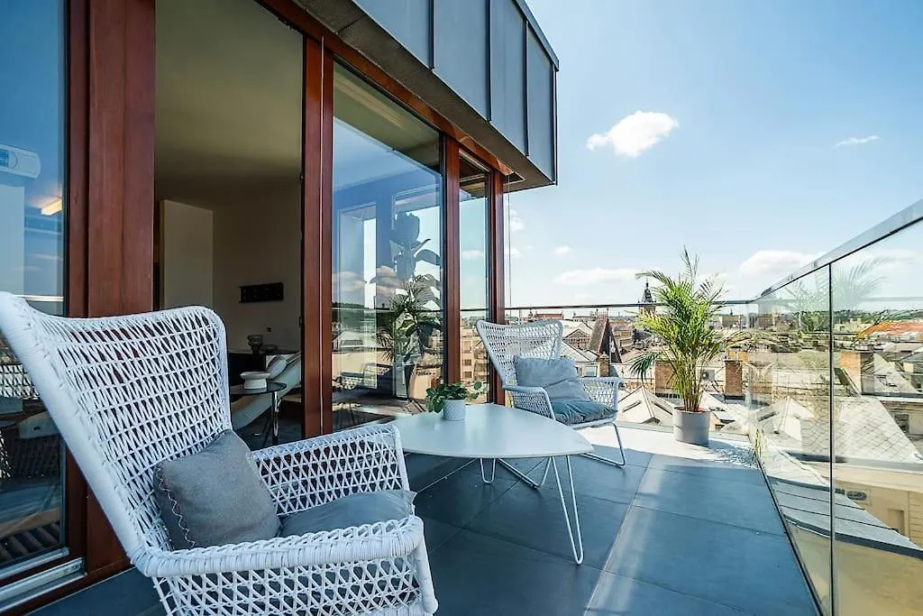 Shiny Rooftop Apart With Free Garage Prag